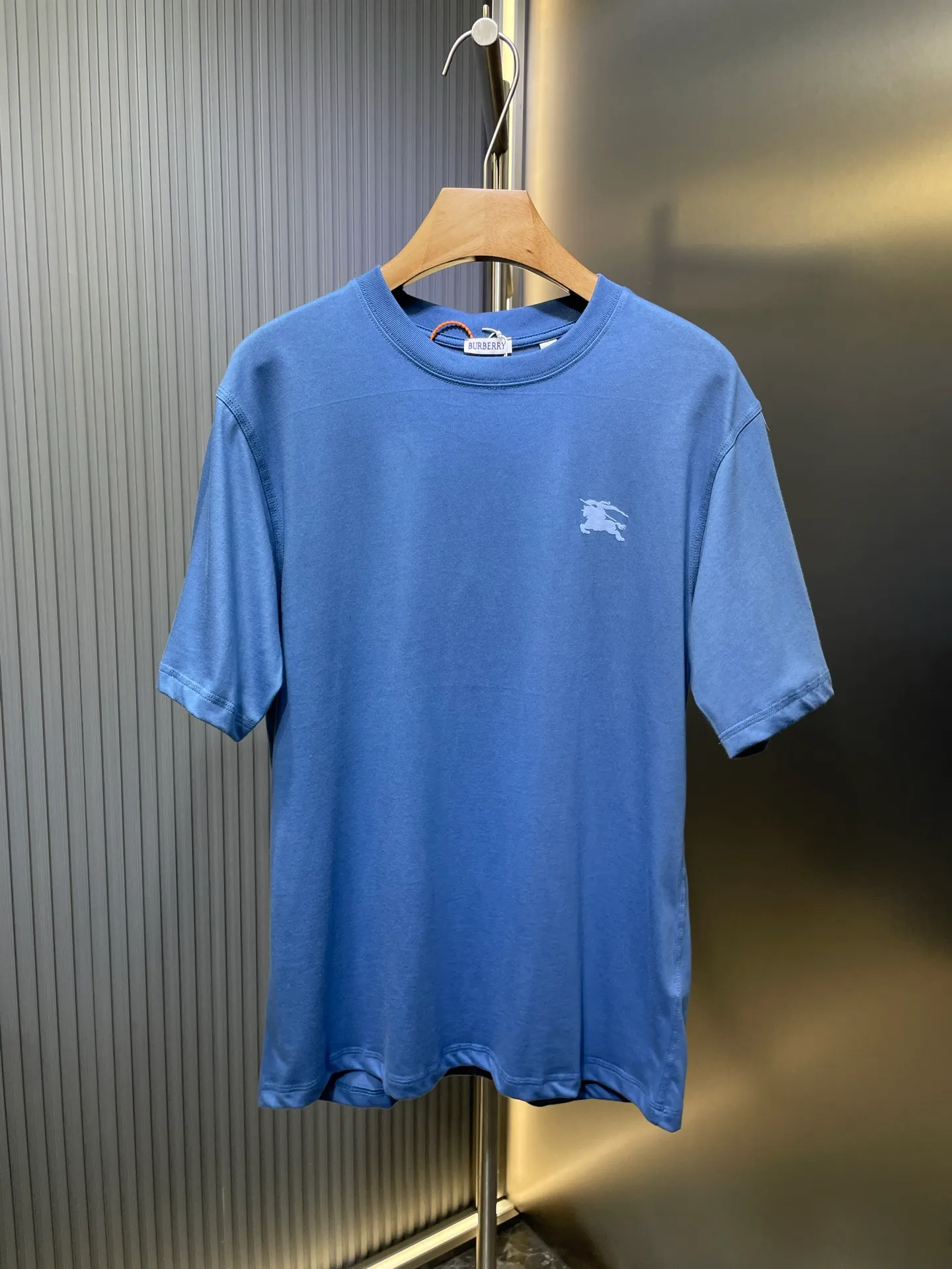 𝗕𝗨𝗥𝗕𝗘𝗥𝗥 🌟 T Logo , ，， , ,Breathable . . . Same Style size：SMLXL